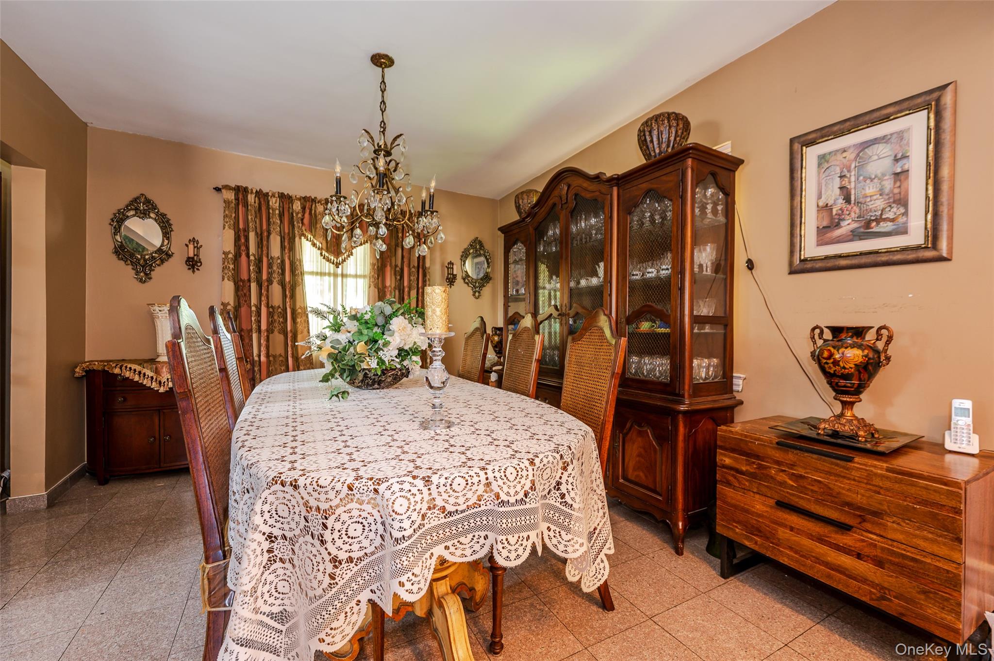 21 AKA 16 Larkspur Lane