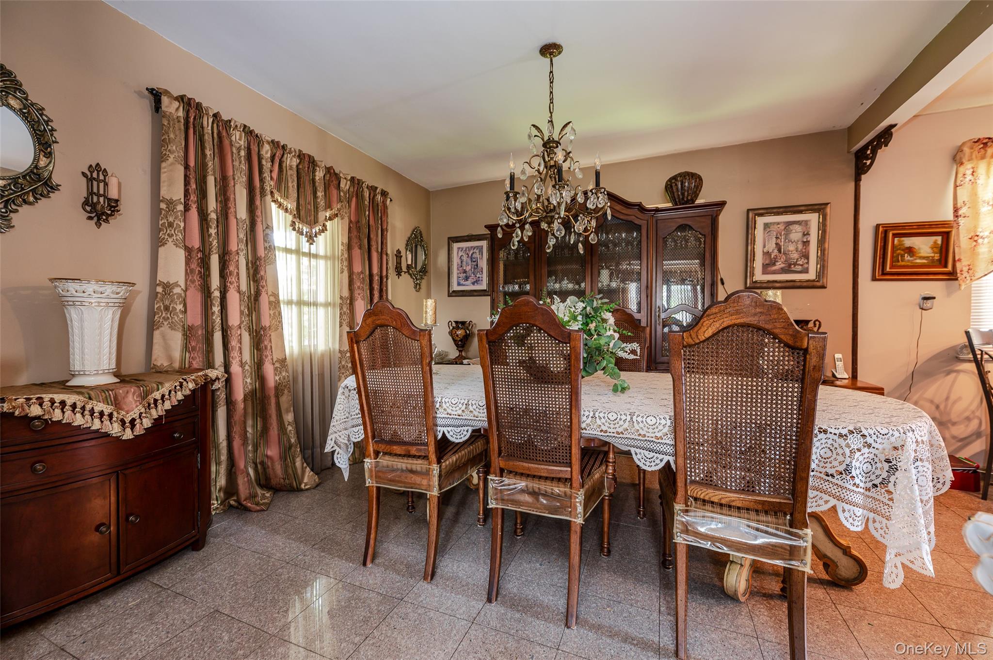 21 AKA 16 Larkspur Lane