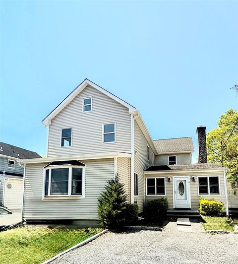 8 Maple Street Glenwood Landing NY 11547