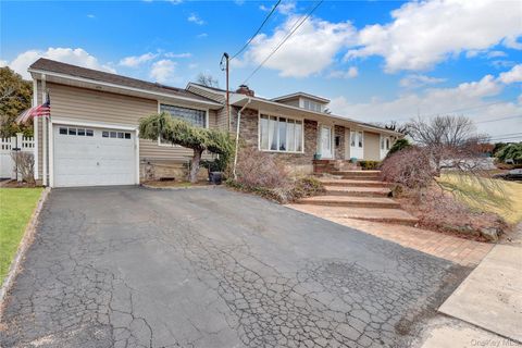 91 Laurel Drive Massapequa Park NY 11762