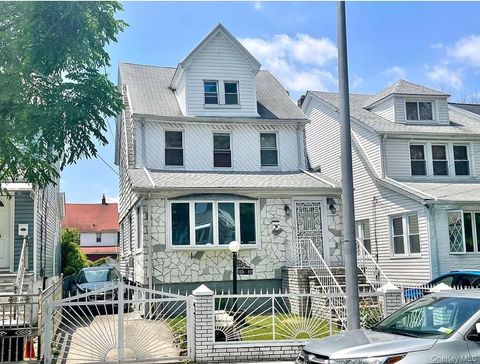 11512 197th Street Saint Albans NY 11412