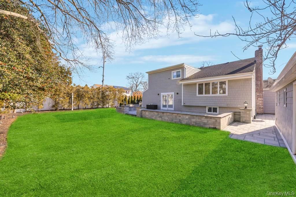 Photo of 3 Avelaine Court, Babylon, NY 11702 (MLS # 951841)