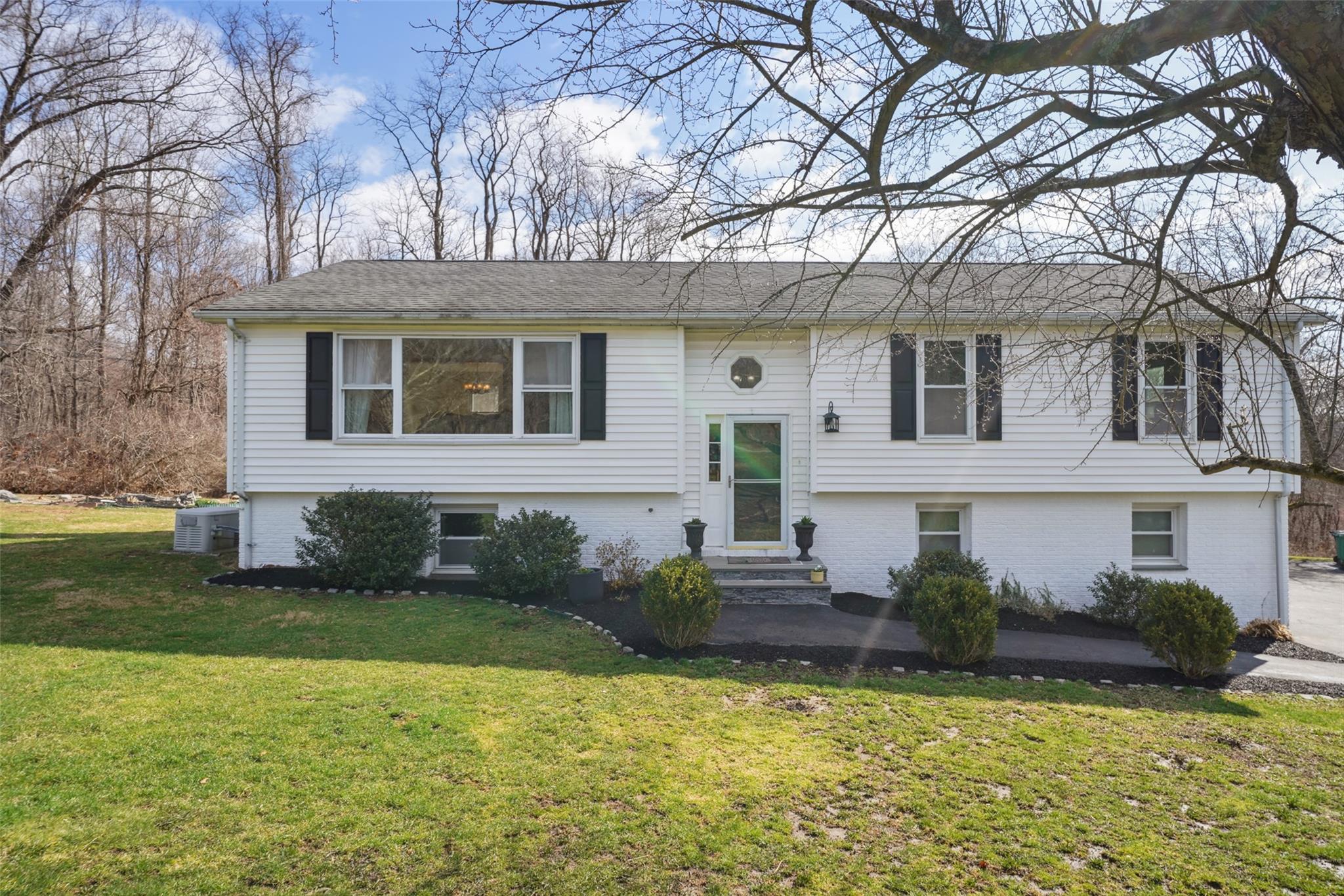 4 Stonewall Farm Road, Mahopac, New York image 1
