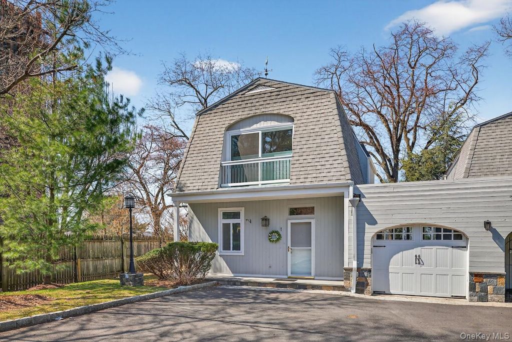 Photo of 1 Chestnut Court, Dobbs Ferry, NY 10522 (MLS # 971524)