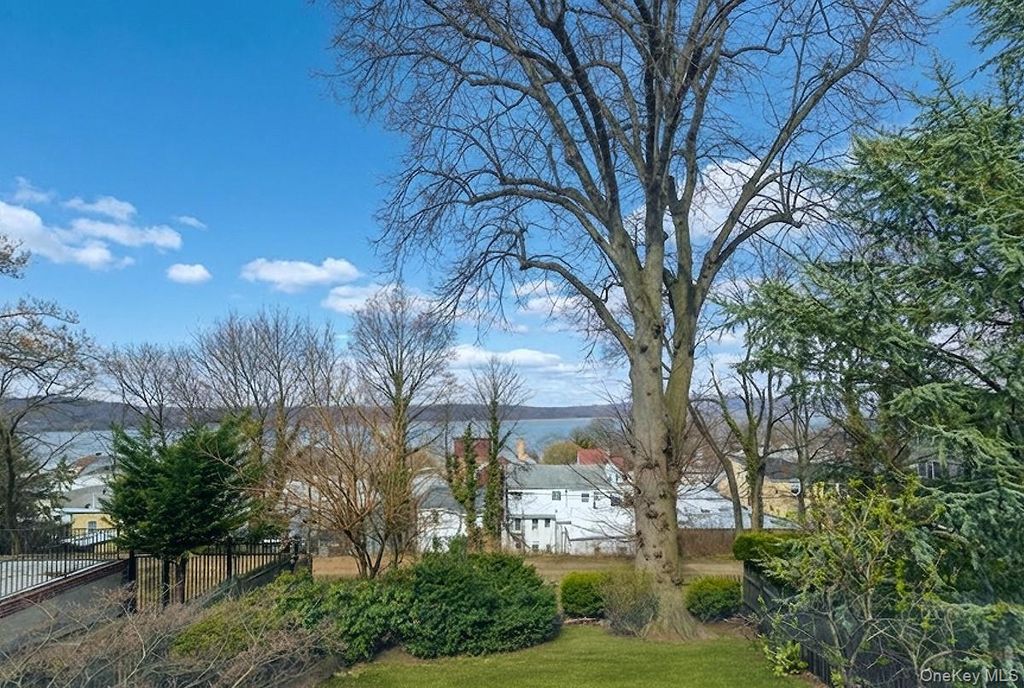 Photo of 1 Chestnut Court, Dobbs Ferry, NY 10522 (MLS # 971524)