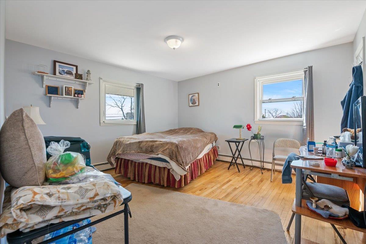 Islip, New York 11706, United States, 5 Bedrooms Bedrooms, ,3 BathroomsBathrooms,Residential,Coming Soon,94603