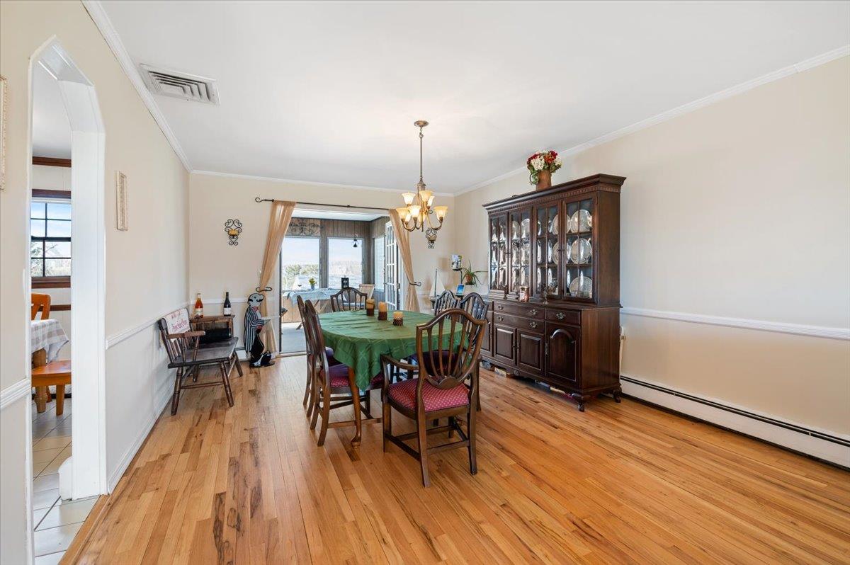 Islip, New York 11706, United States, 5 Bedrooms Bedrooms, ,3 BathroomsBathrooms,Residential,Coming Soon,94603