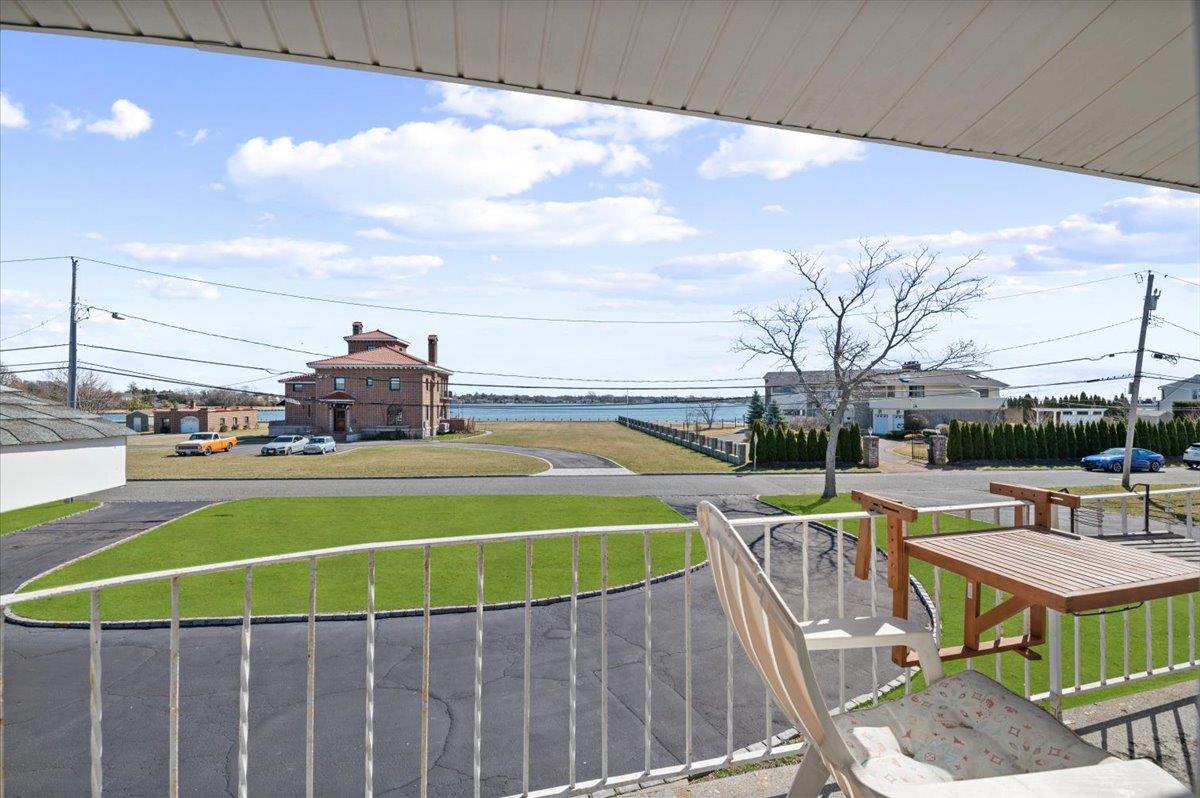 Islip, New York 11706, United States, 5 Bedrooms Bedrooms, ,3 BathroomsBathrooms,Residential,Coming Soon,94603