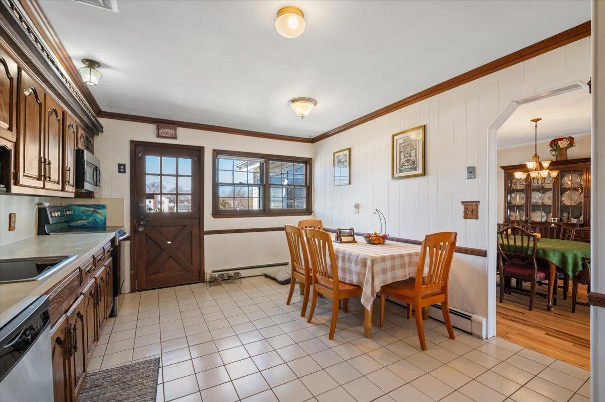 Islip, New York 11706, United States, 5 Bedrooms Bedrooms, ,3 BathroomsBathrooms,Residential,Coming Soon,94603