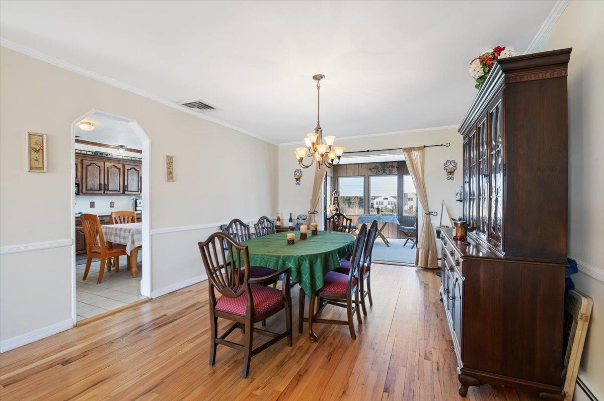 Islip, New York 11706, United States, 5 Bedrooms Bedrooms, ,3 BathroomsBathrooms,Residential,Coming Soon,94603