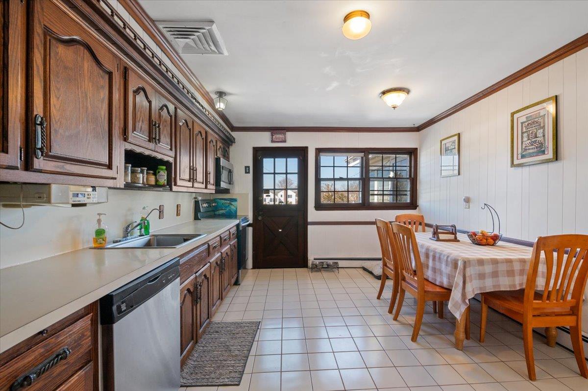 Islip, New York 11706, United States, 5 Bedrooms Bedrooms, ,3 BathroomsBathrooms,Residential,Coming Soon,94603