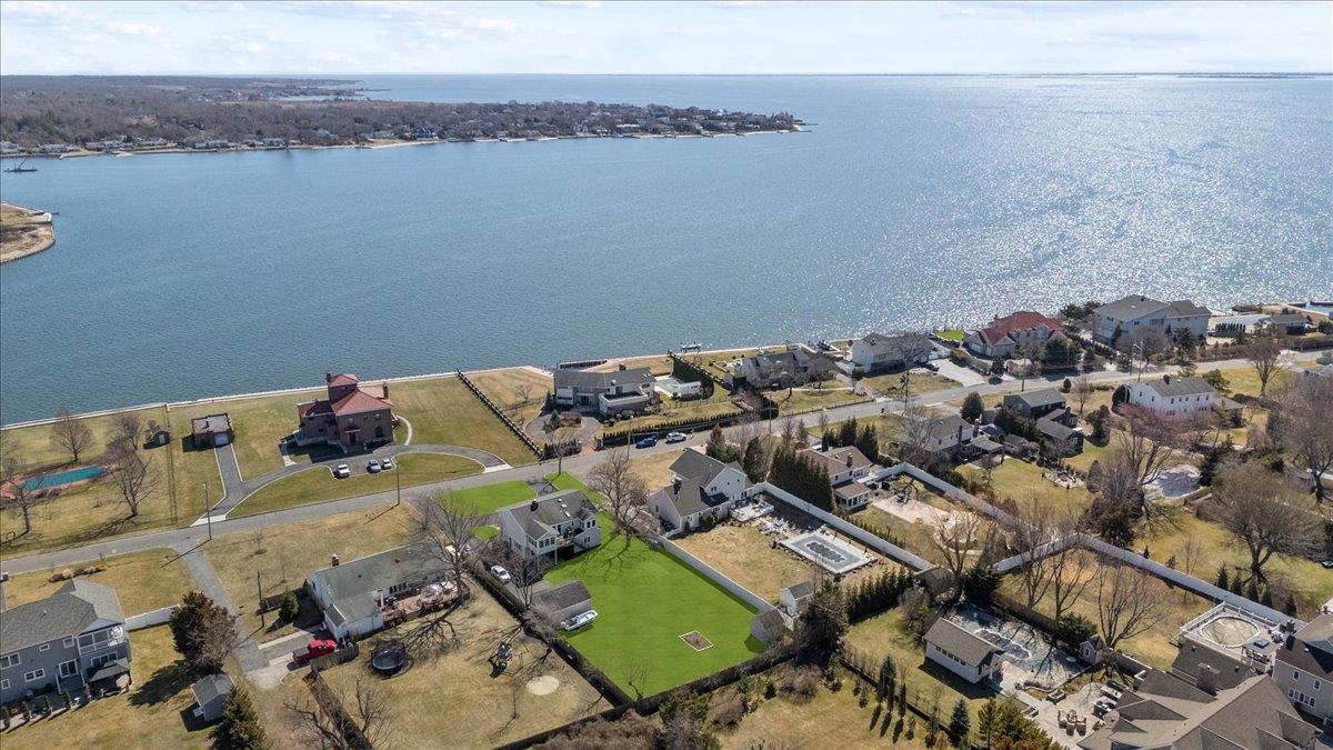 Islip, New York 11706, United States, 5 Bedrooms Bedrooms, ,3 BathroomsBathrooms,Residential,Coming Soon,94603