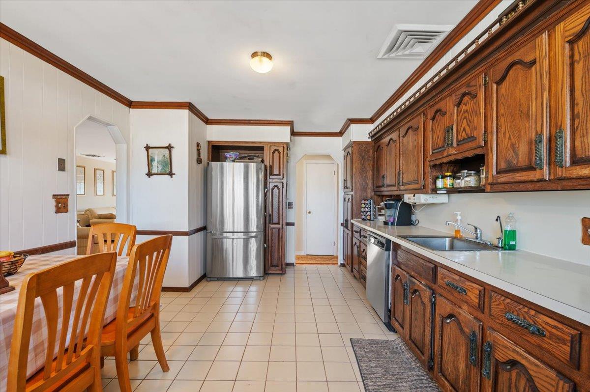 Islip, New York 11706, United States, 5 Bedrooms Bedrooms, ,3 BathroomsBathrooms,Residential,Coming Soon,94603