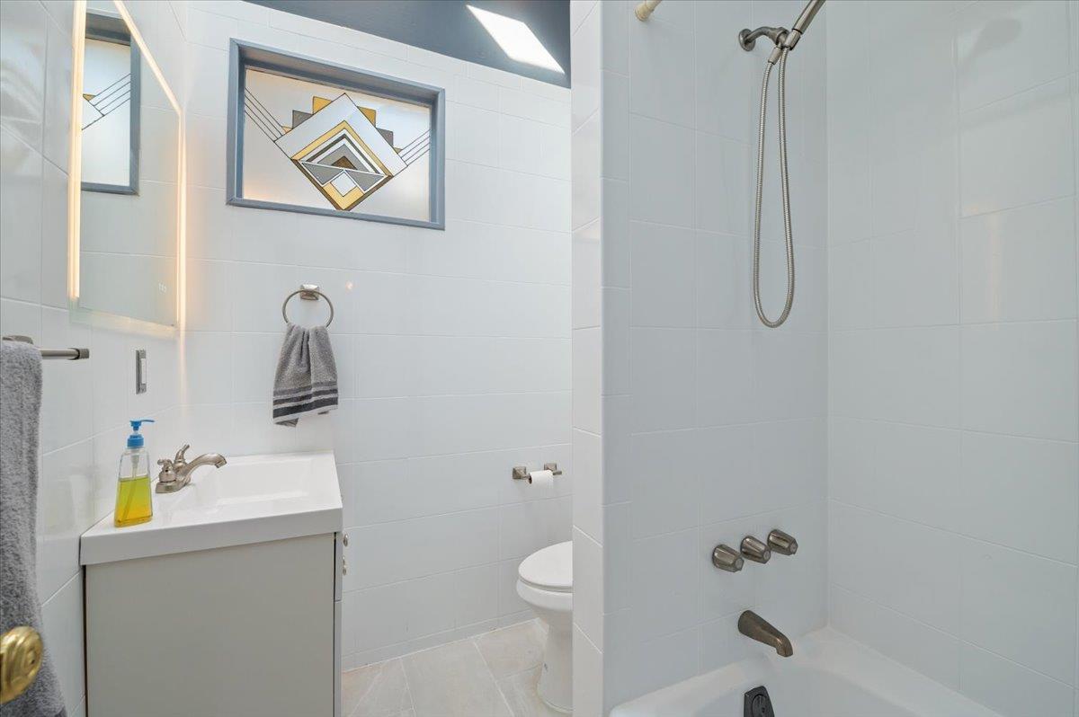 Islip, New York 11706, United States, 5 Bedrooms Bedrooms, ,3 BathroomsBathrooms,Residential,Coming Soon,94603