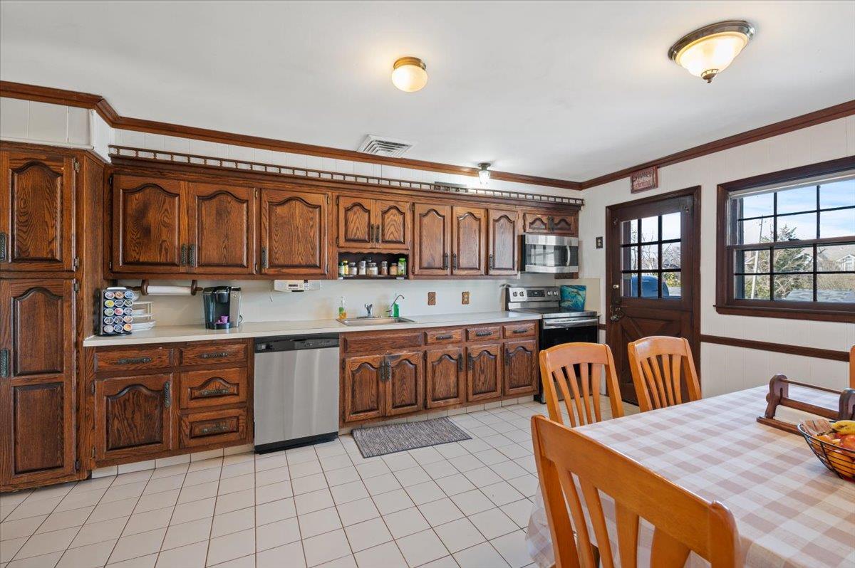 Islip, New York 11706, United States, 5 Bedrooms Bedrooms, ,3 BathroomsBathrooms,Residential,Coming Soon,94603