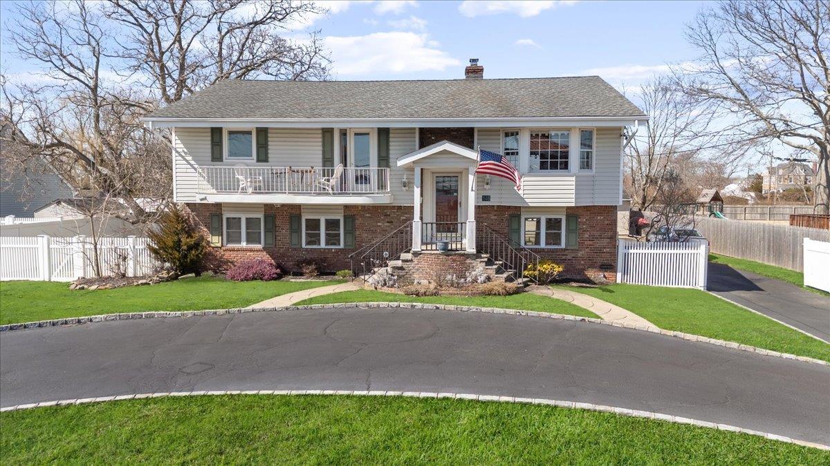 Islip, New York 11706, United States, 5 Bedrooms Bedrooms, ,3 BathroomsBathrooms,Residential,Coming Soon,94603