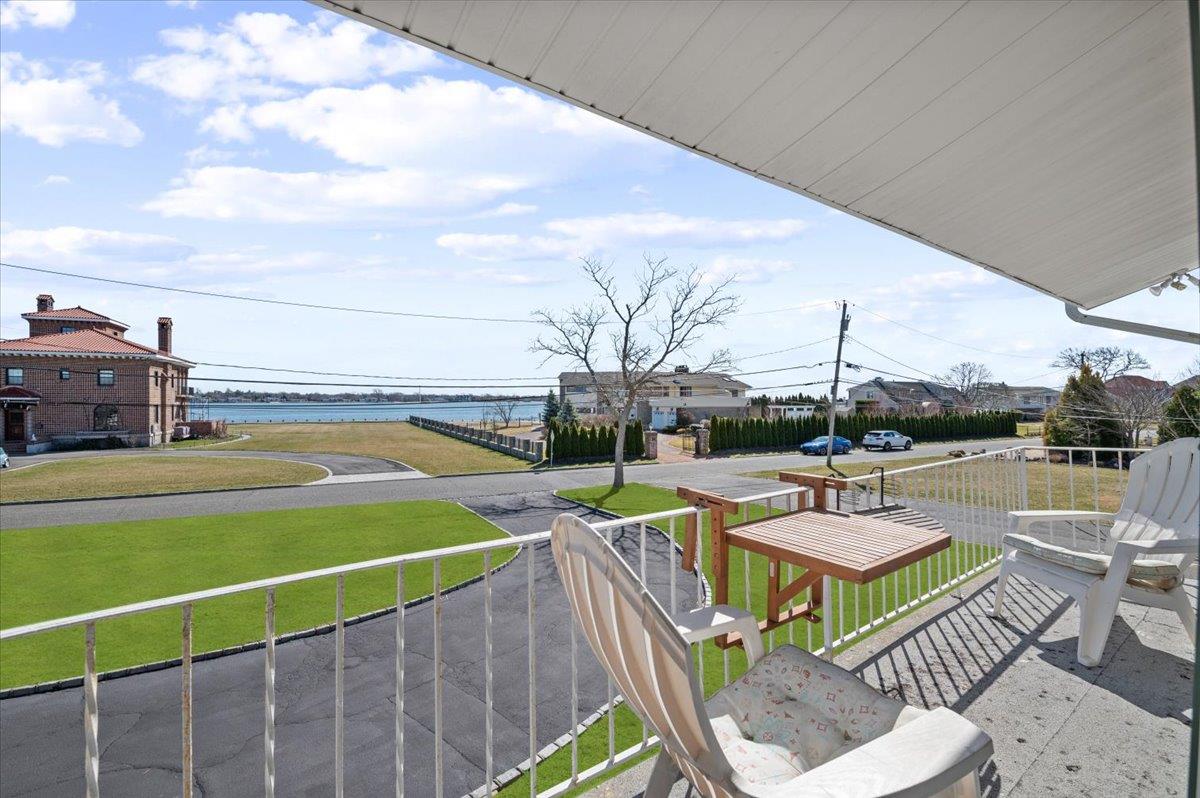 Islip, New York 11706, United States, 5 Bedrooms Bedrooms, ,3 BathroomsBathrooms,Residential,Coming Soon,94603