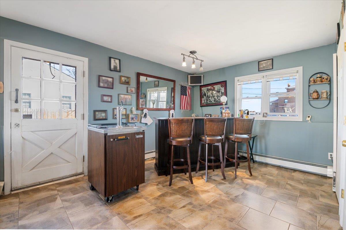 Islip, New York 11706, United States, 5 Bedrooms Bedrooms, ,3 BathroomsBathrooms,Residential,Coming Soon,94603