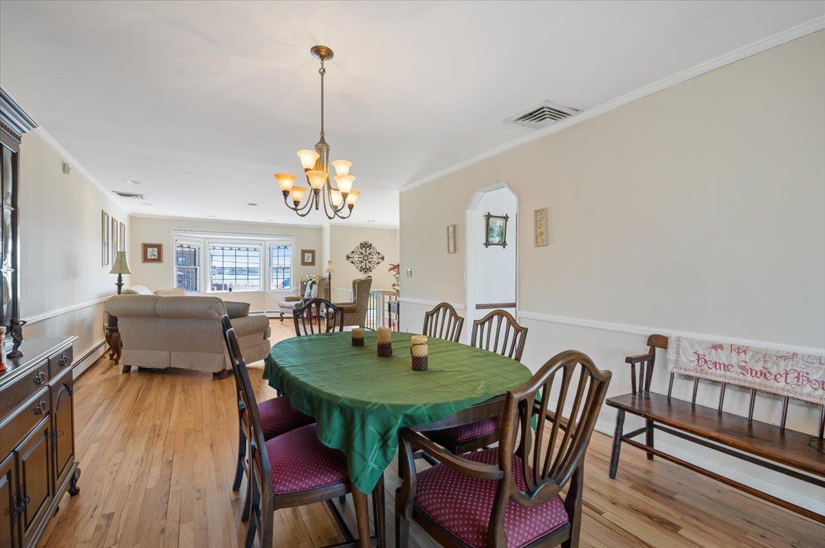 Islip, New York 11706, United States, 5 Bedrooms Bedrooms, ,3 BathroomsBathrooms,Residential,Coming Soon,94603