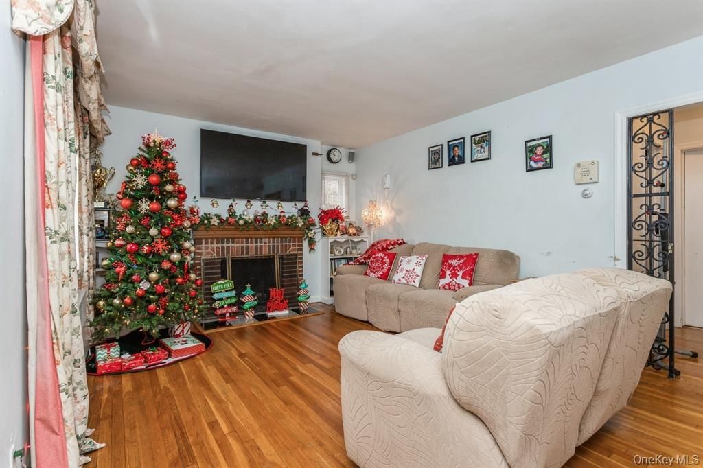 Photo of 151 Gertrude Avenue, Mamaroneck, NY 10543 (MLS # 961424)