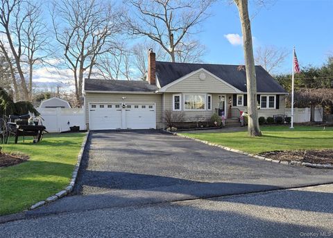 Photo of 94 Clarendon Road, Ronkonkoma, NY 11779 (MLS # 945829)