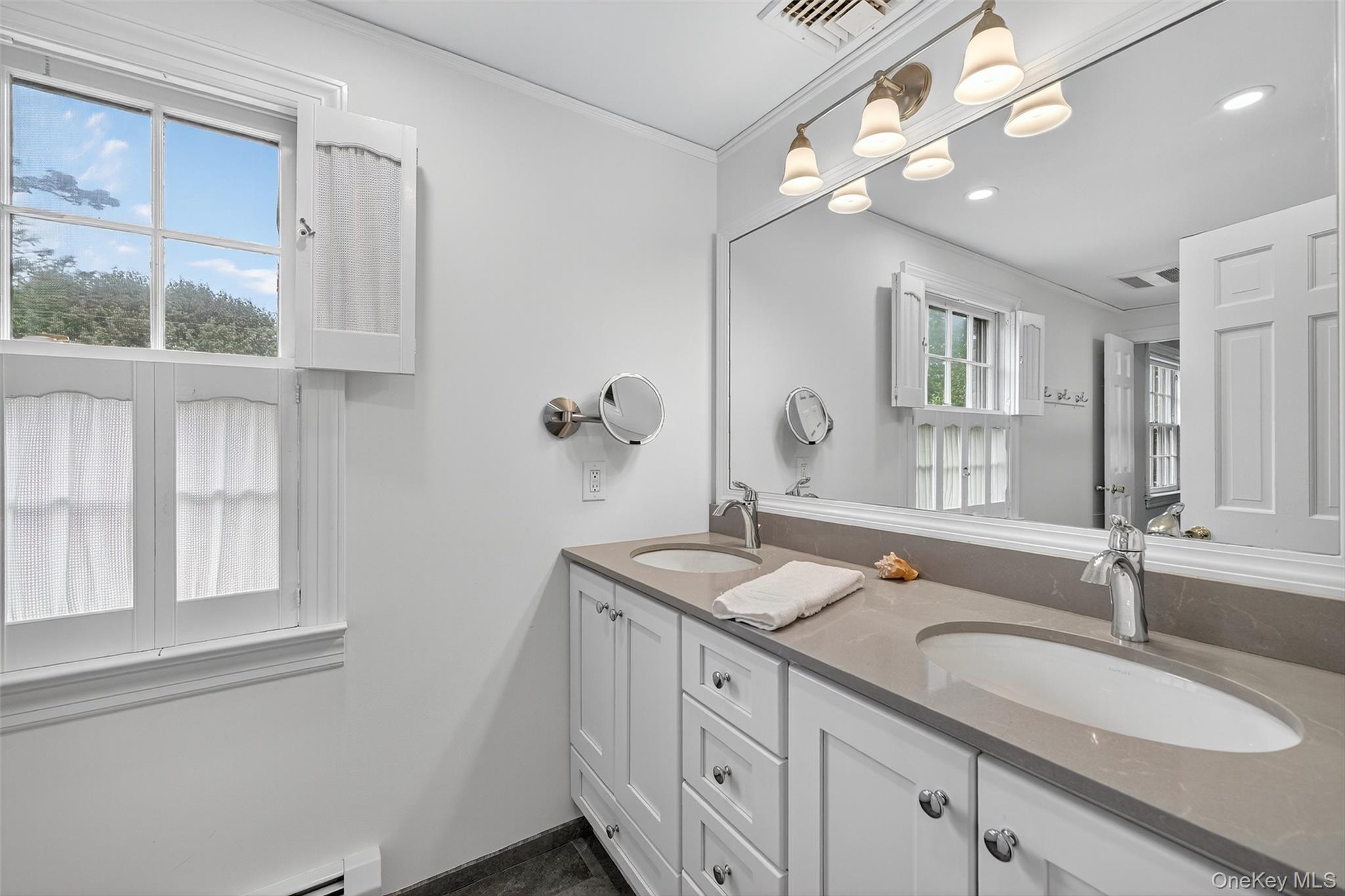 Croton-On-Hudson, New York 10520, United States, 4 Bedrooms Bedrooms, ,2 BathroomsBathrooms,Residential,Active,211120