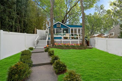 74 Richardson Avenue East Hampton NY 11937