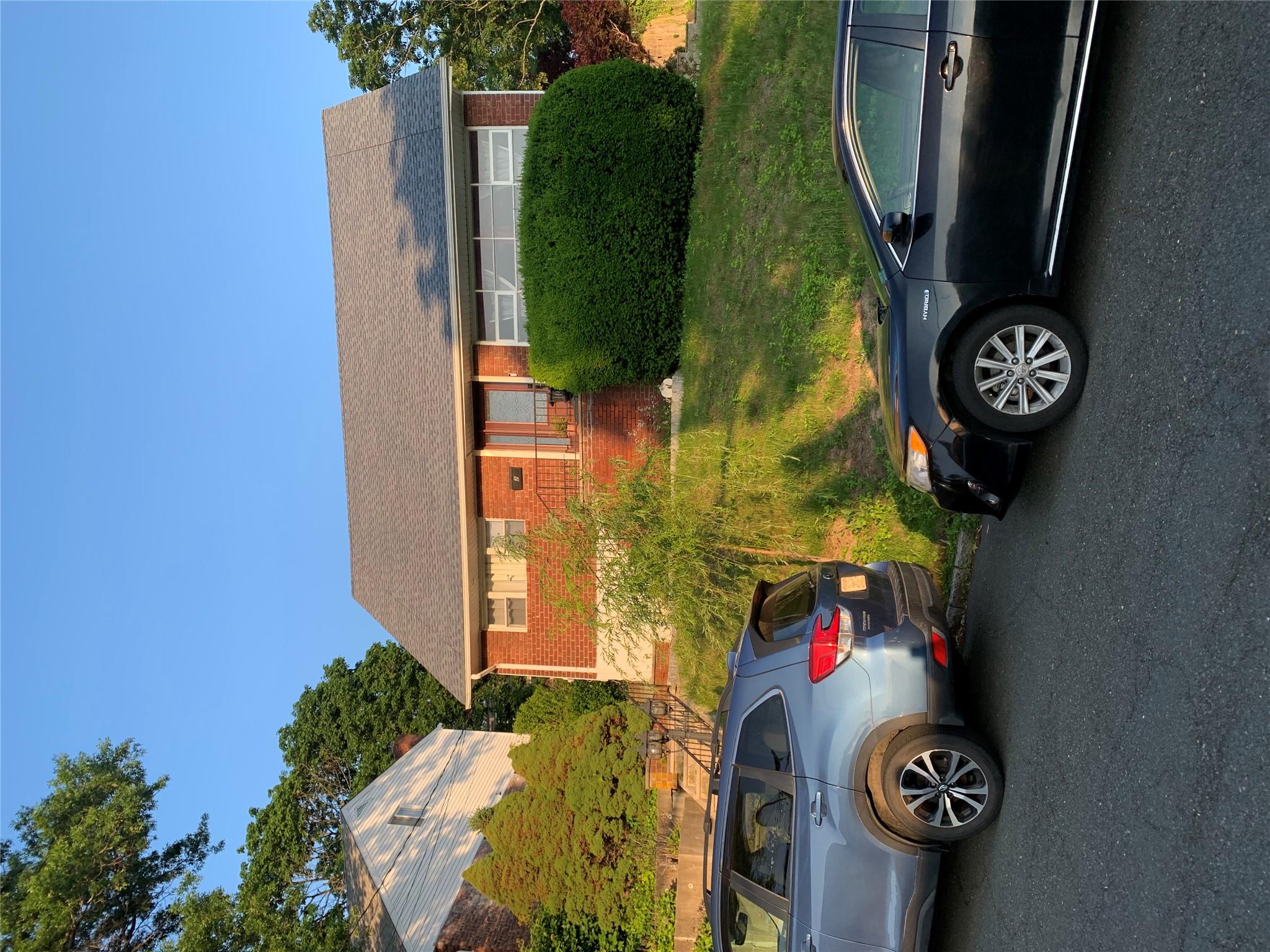 Property for Sale at Borghild Avenue, Yonkers, New York - Bedrooms: 4 
Bathrooms: 2 
Rooms: 6  - $785,000