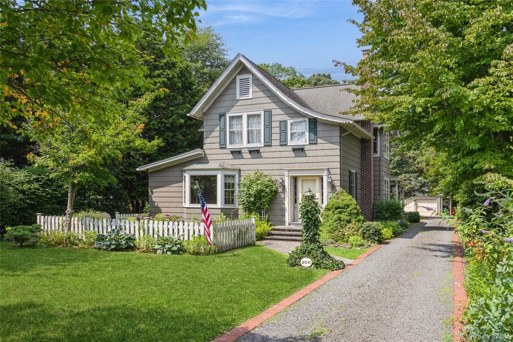 Photo of 200 Greene Avenue, Sayville, NY 11782 (MLS # 1029167)
