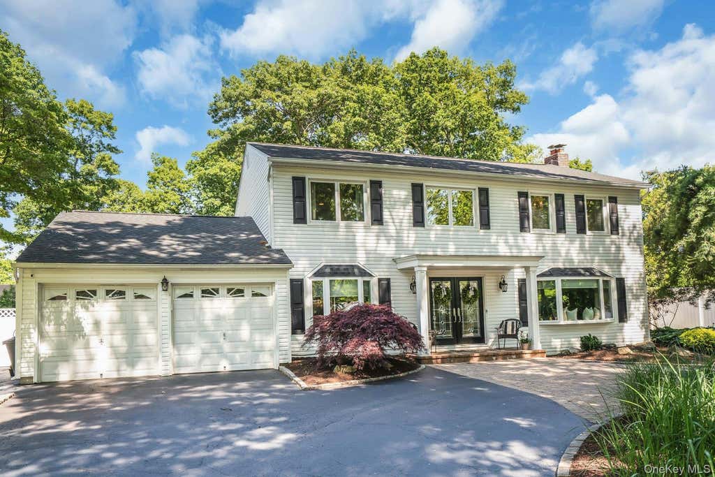 Photo of 65 Shoreham Drive E, Dix Hills, NY 11746 (MLS # 1007737)