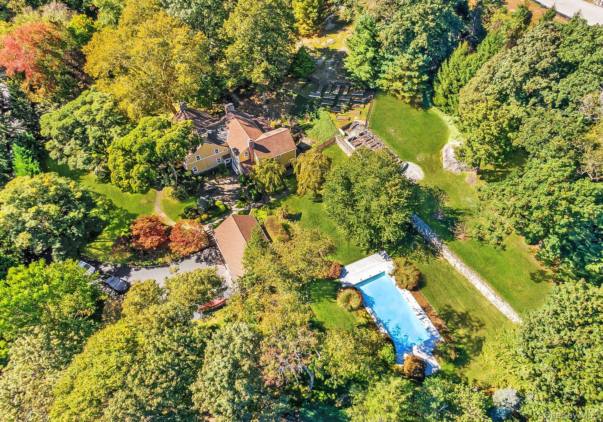 333 W Hartsdale Avenue