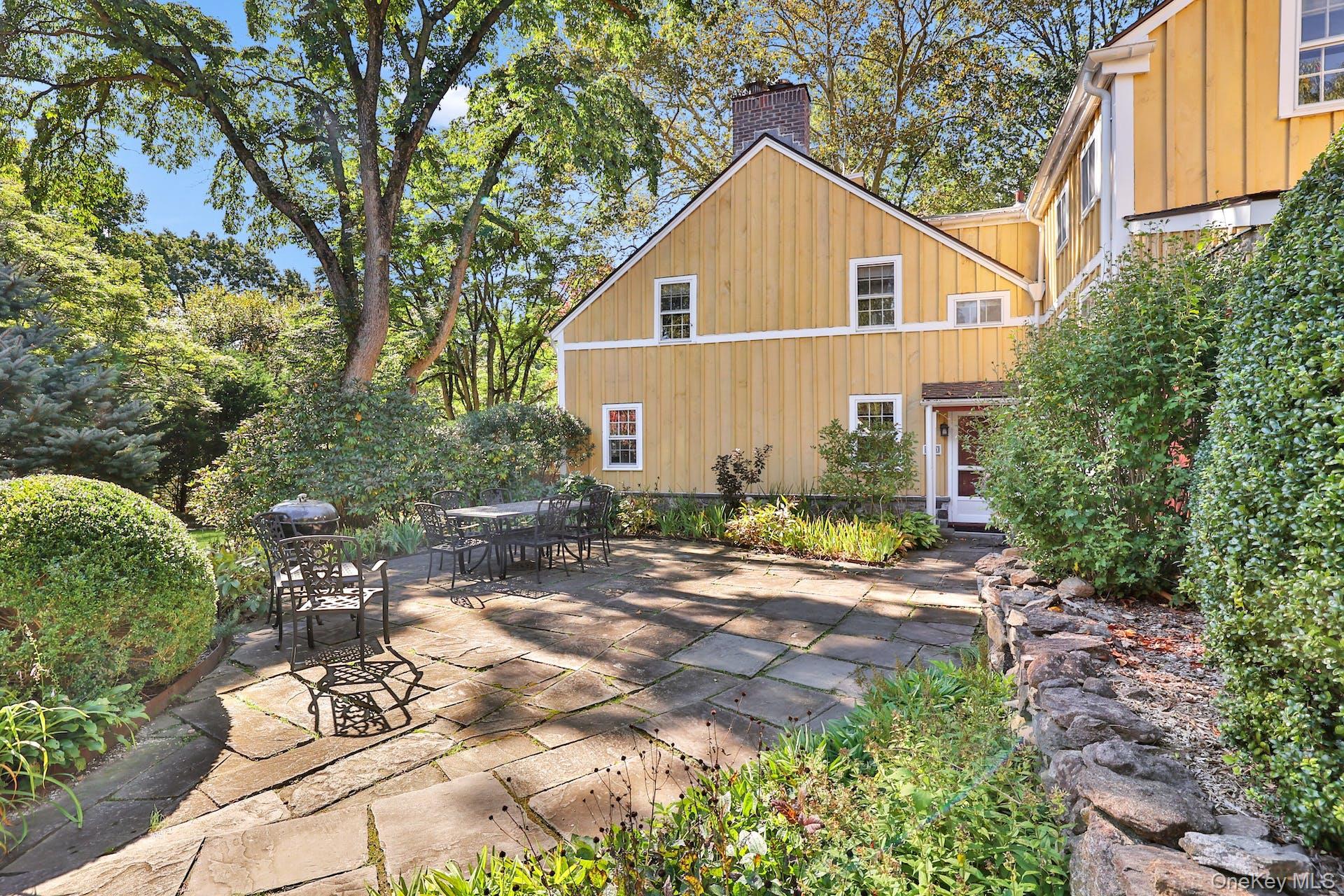 333 W Hartsdale Avenue