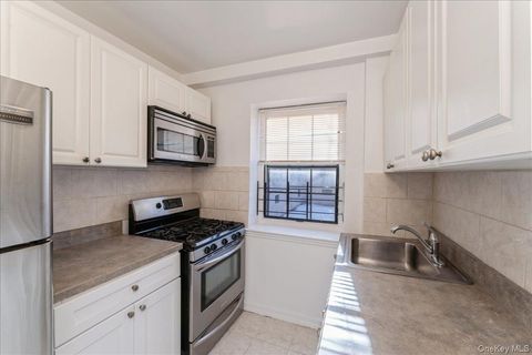 Homes For Sale - 7811 Main Street #1G<br/> Flushing, NY 11367