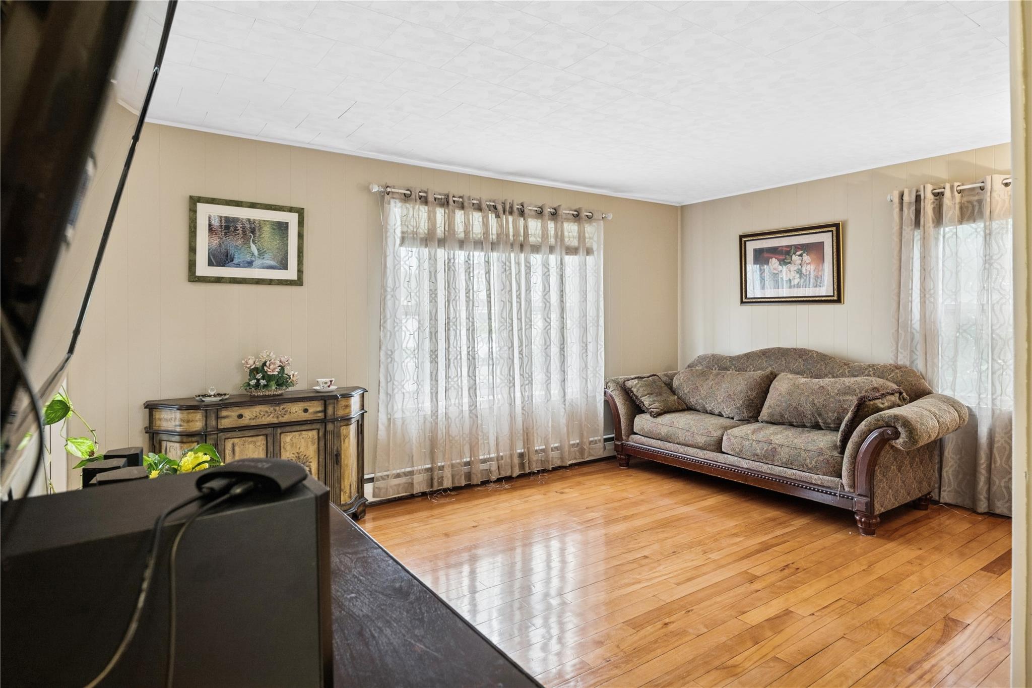 702 Stewart Avenue, Bethpage, New York image 15