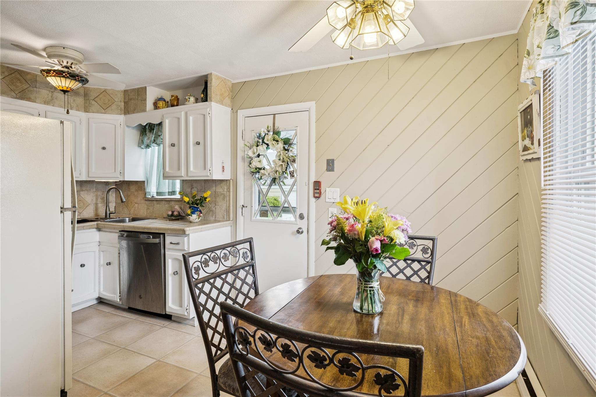 702 Stewart Avenue, Bethpage, New York image 8