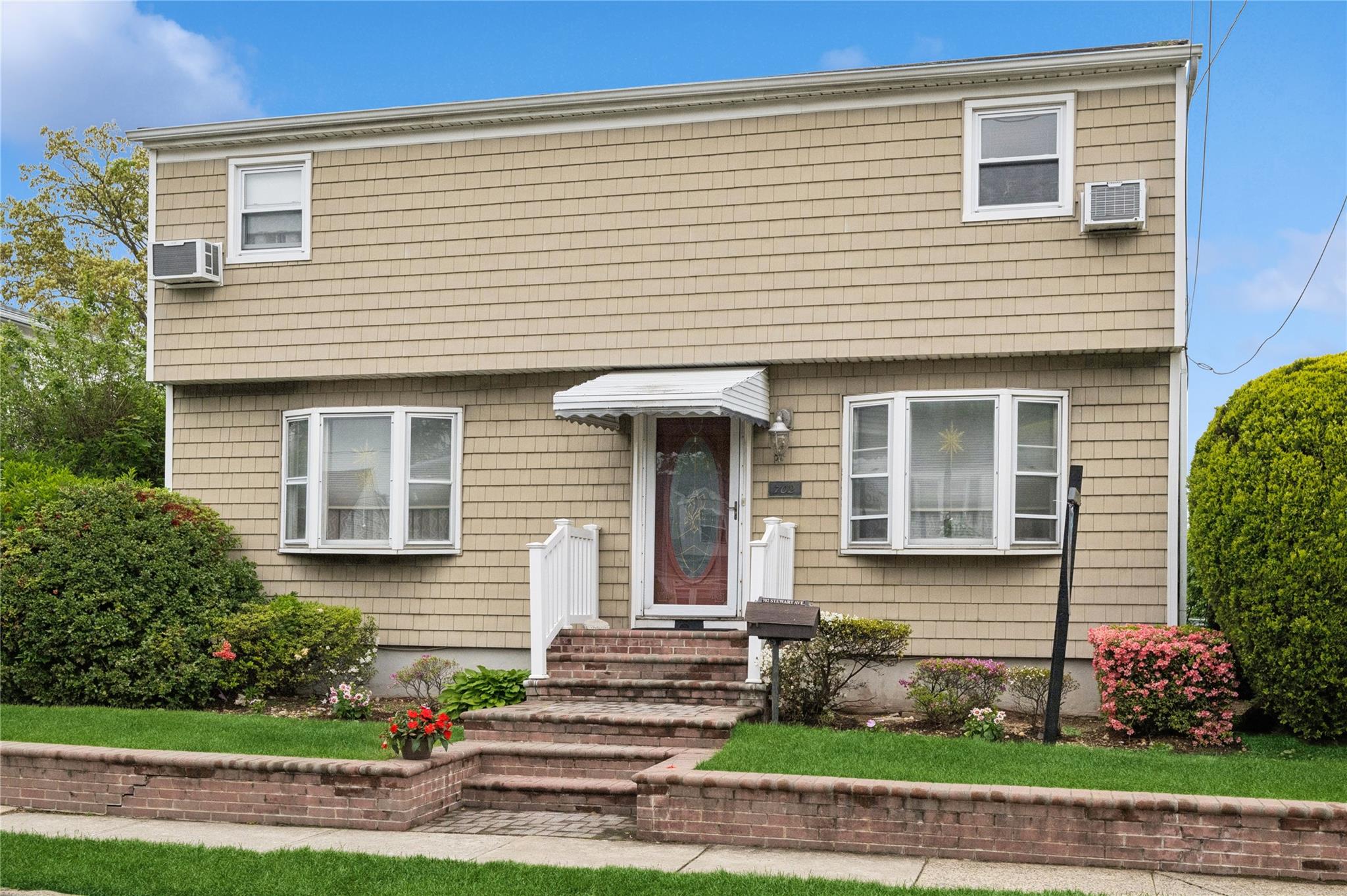 702 Stewart Avenue, Bethpage, New York image 5