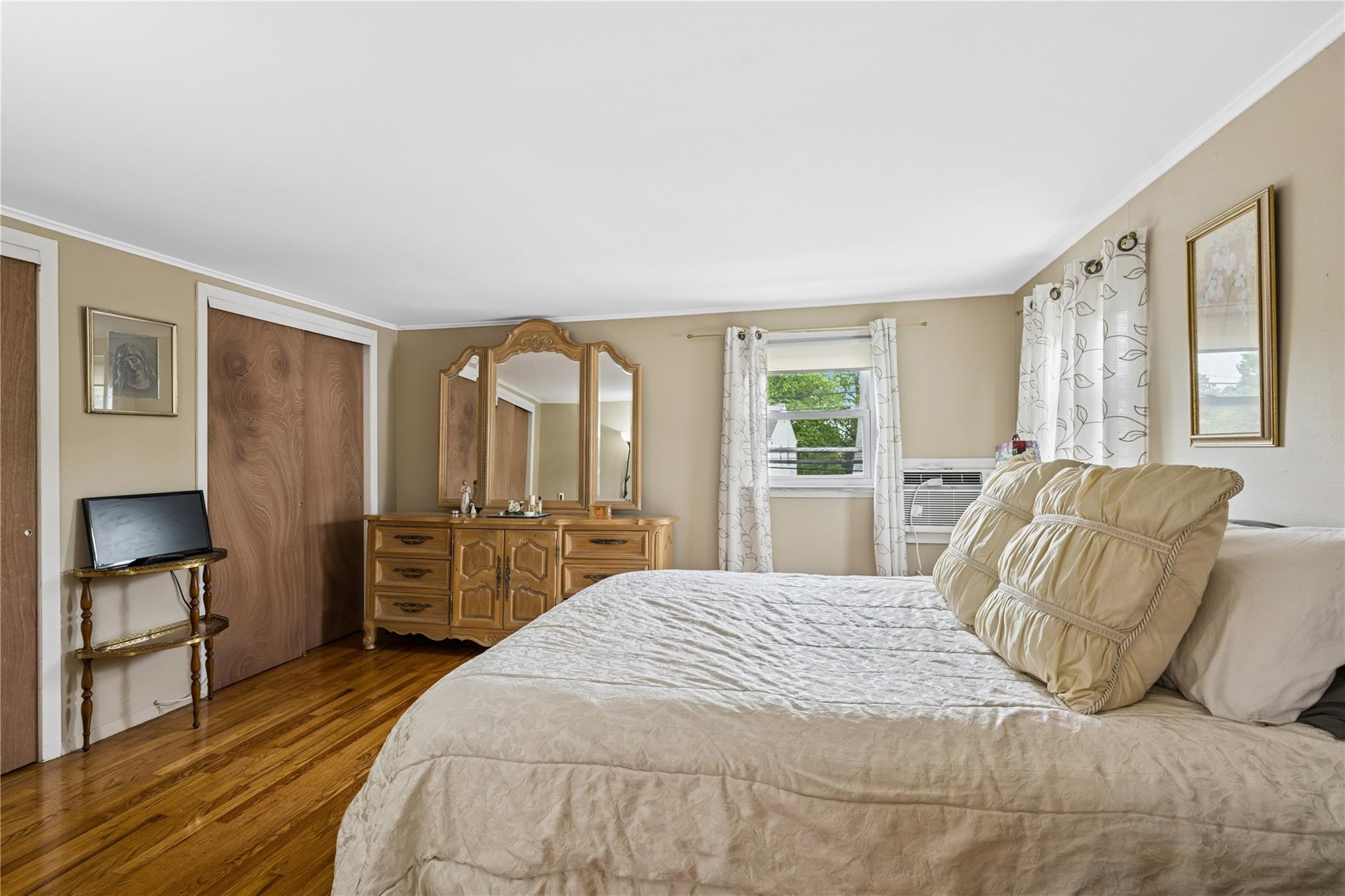 702 Stewart Avenue, Bethpage, New York image 23