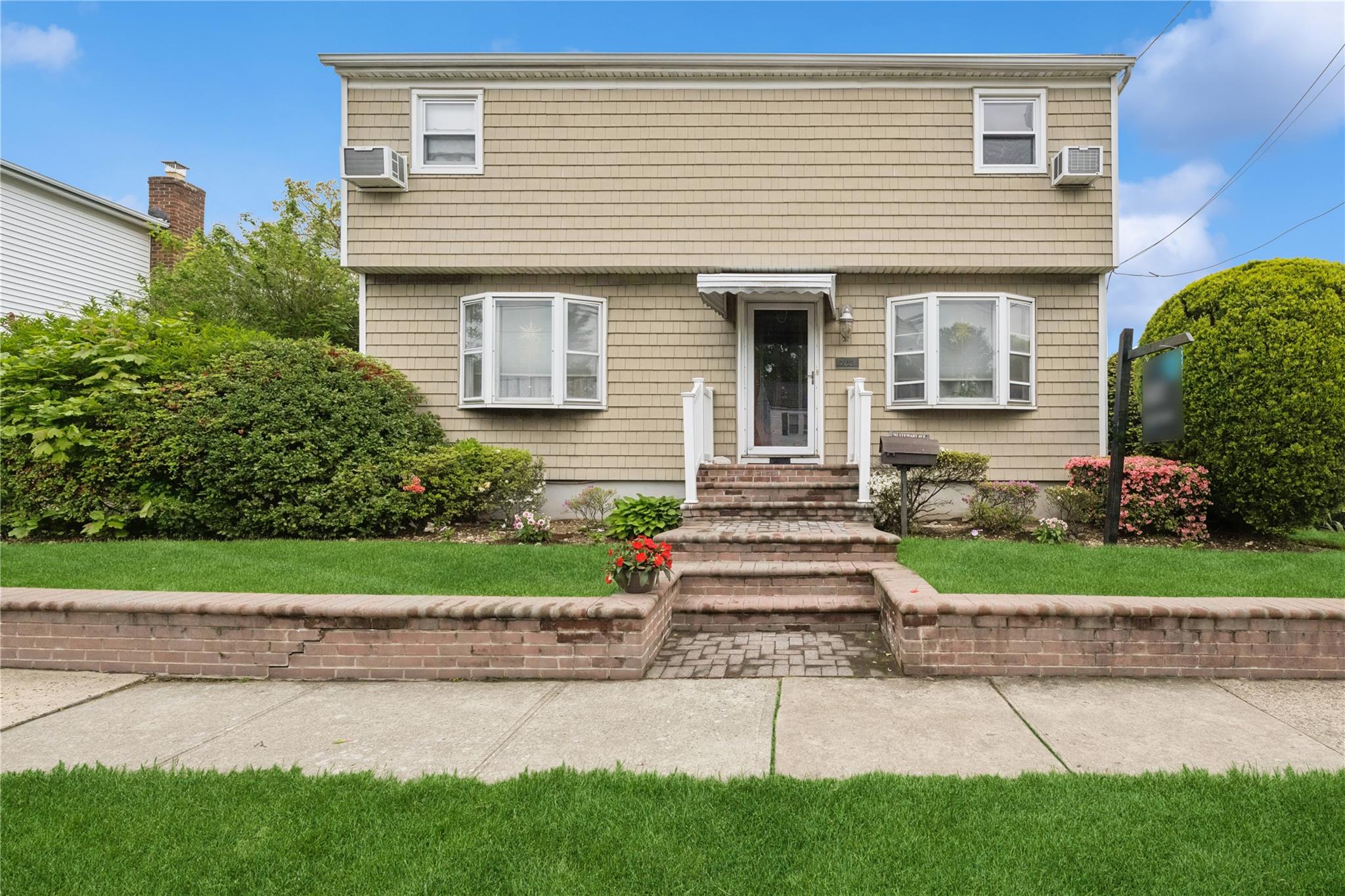 702 Stewart Avenue, Bethpage, New York image 2