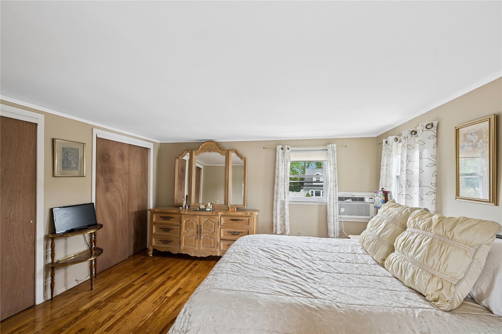 702 Stewart Avenue, Bethpage, New York image 28