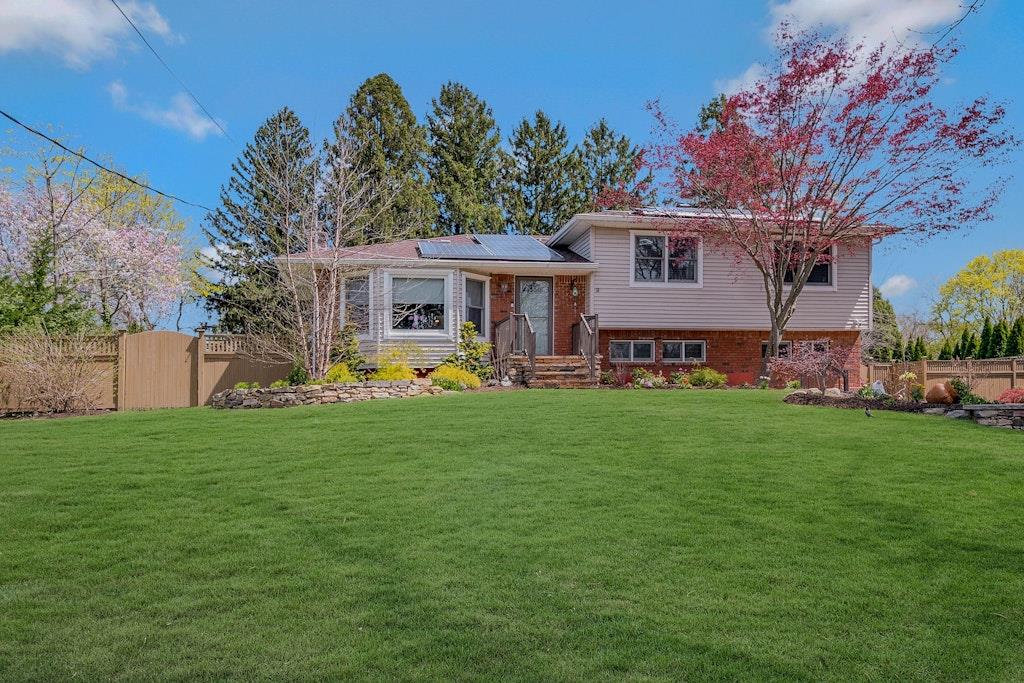 4 Auburn Drive, Greenlawn, New York image 1