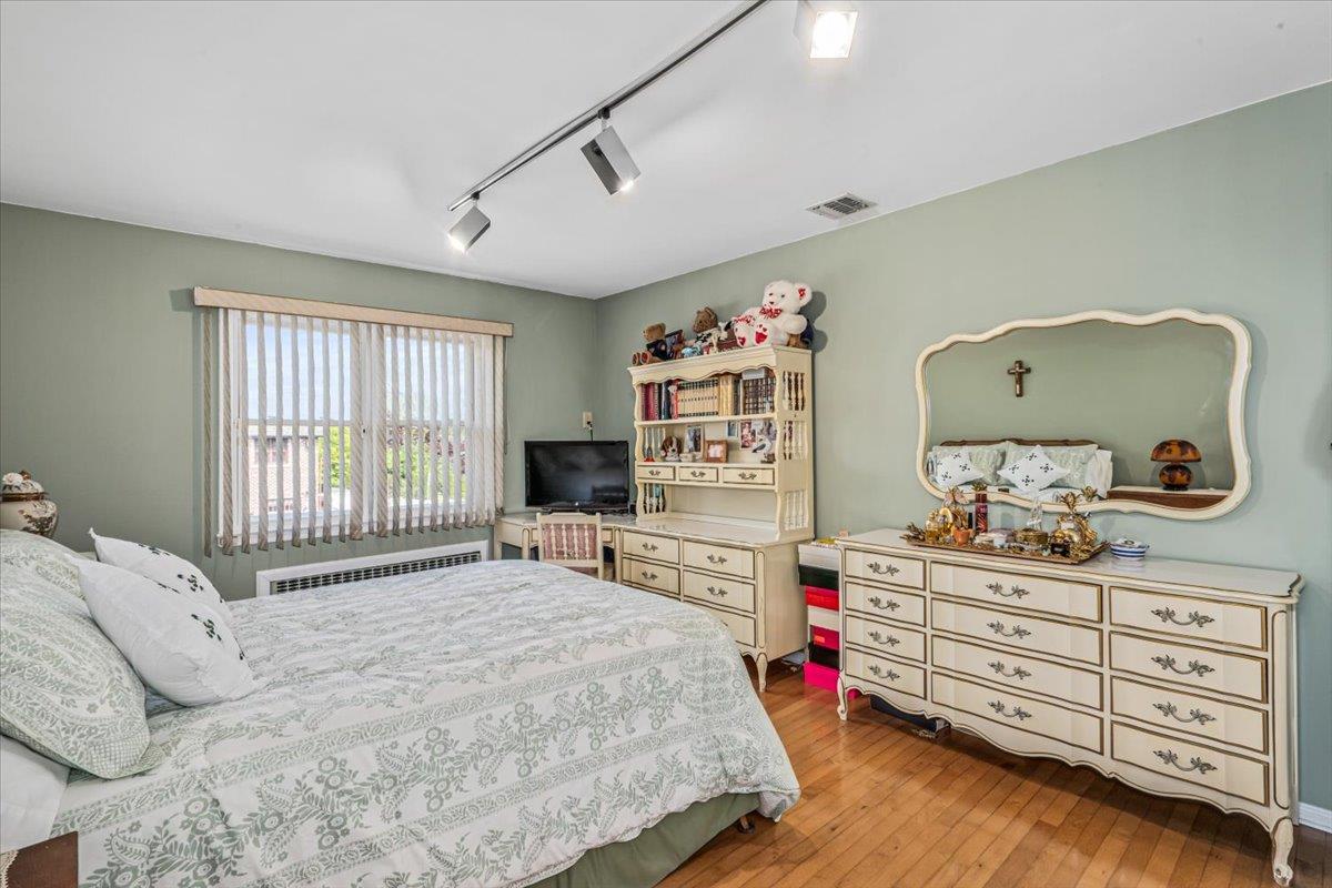 2957 214th Place, Bayside, New York image 39