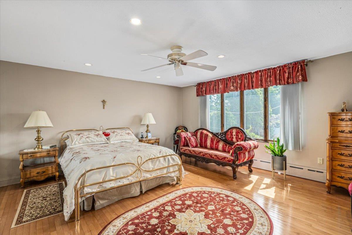 2957 214th Place, Bayside, New York image 32