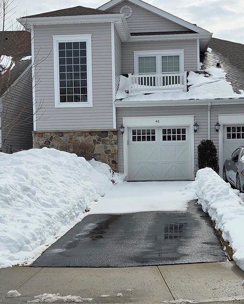 Condo For Sale - 41 Greentree Court<br/> Shirley, NY 11967