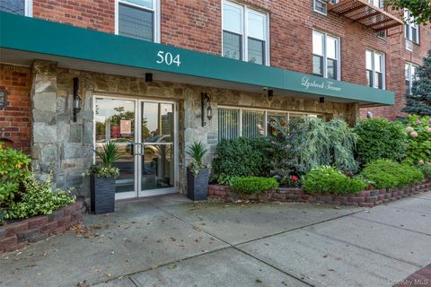 Photo of 504 Merrick Road #2k, Lynbrook, NY 11563 (MLS # 827982)