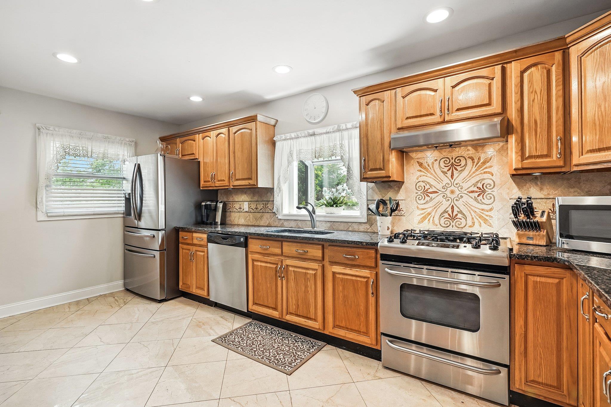 114 Longview Avenue, White Plains, New York image 10