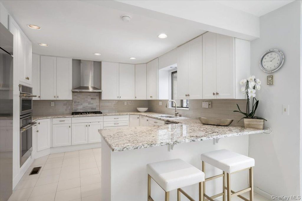 Photo of 2 Brookridge Road, New Rochelle, NY 10804 (MLS # 952836)