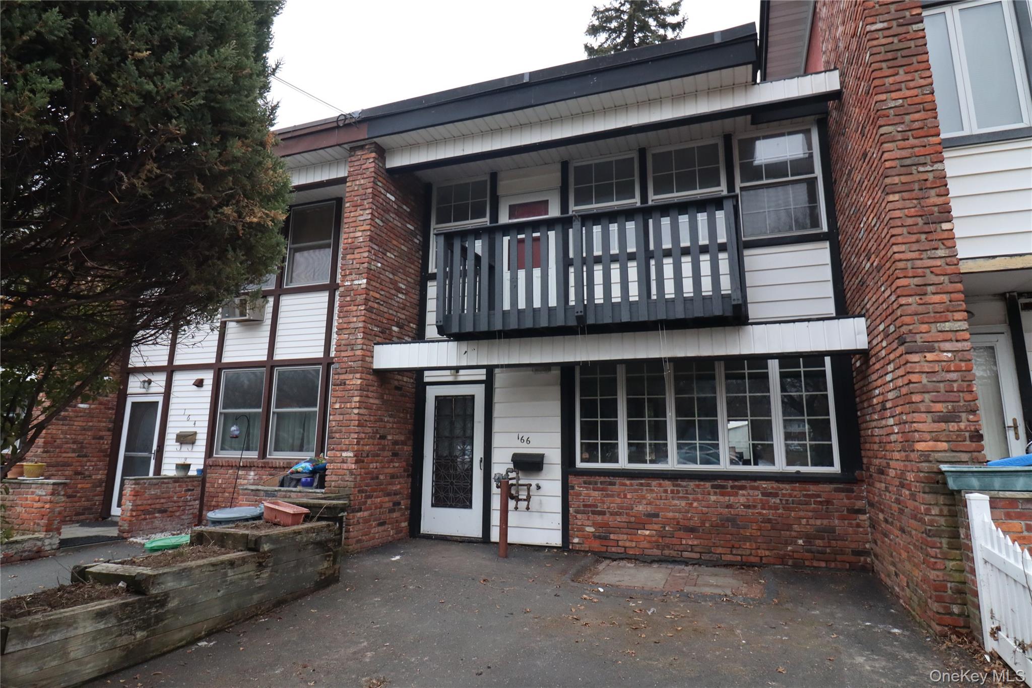 166 Halgren Crescent