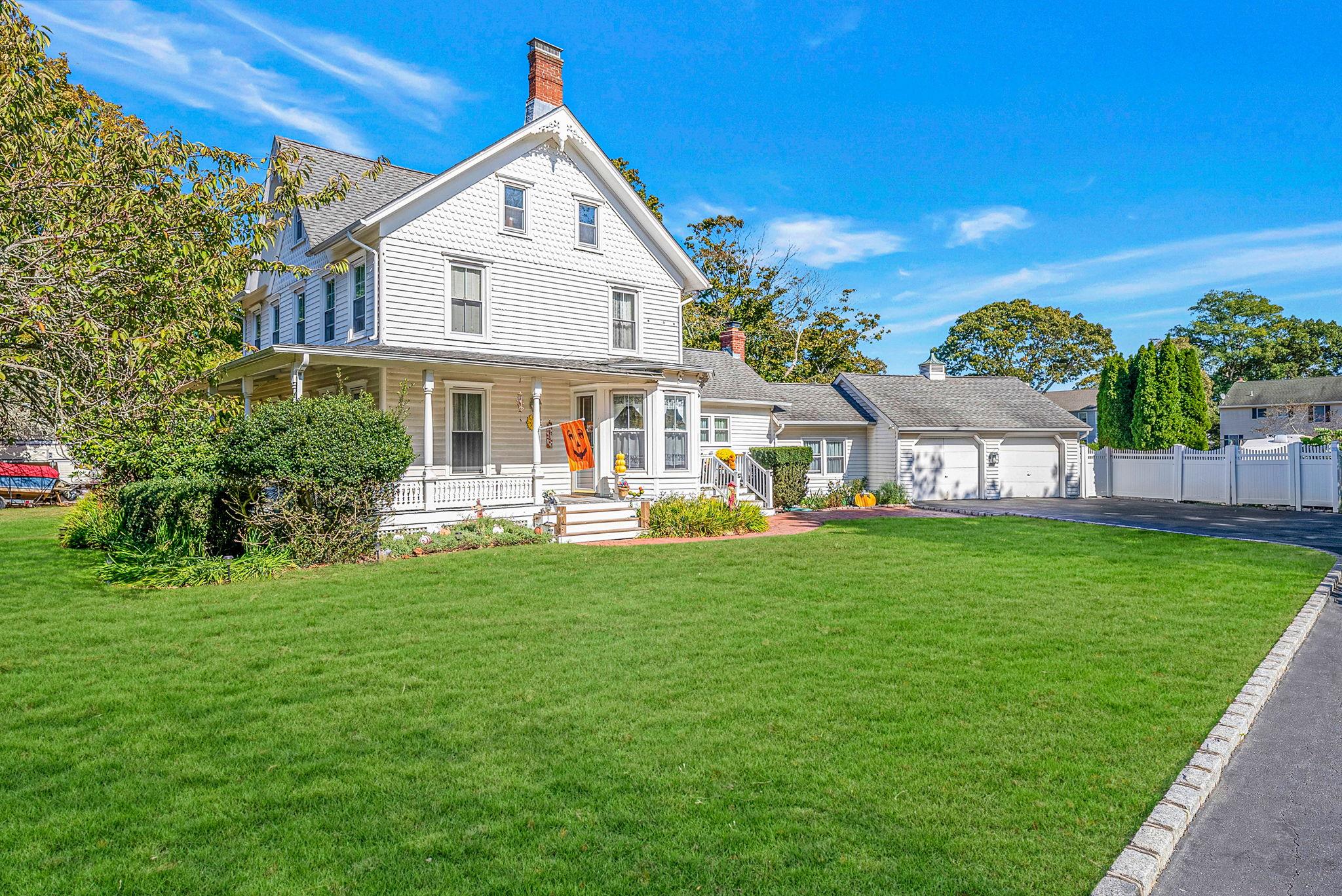107 Ocean Avenue, Center Moriches, New York image 1