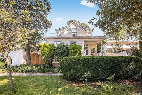 Photo of 359 Erlanger Boulevard, Babylon, NY 11703 (MLS # 939281)