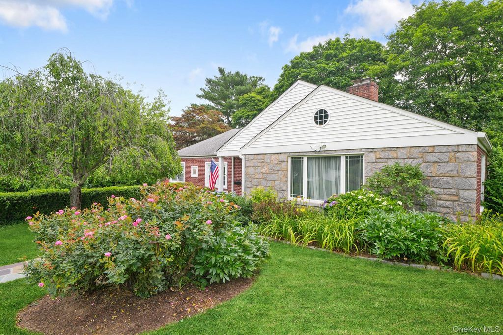 Photo of 100 Yale Road, Hartsdale, NY 10530 (MLS # 958021)